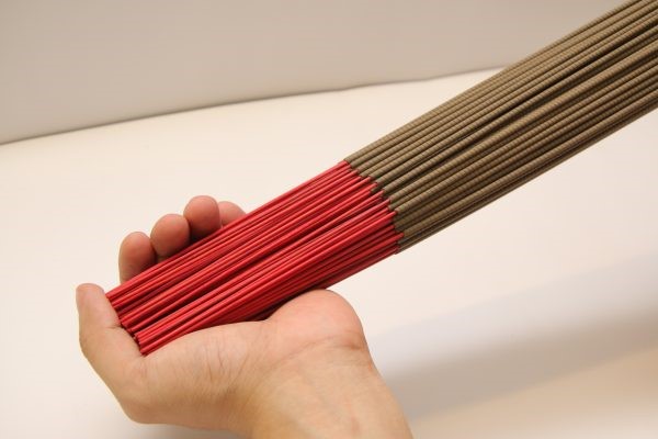 Trầm tăm là một loại nhang hương có lõi tre ở giữa