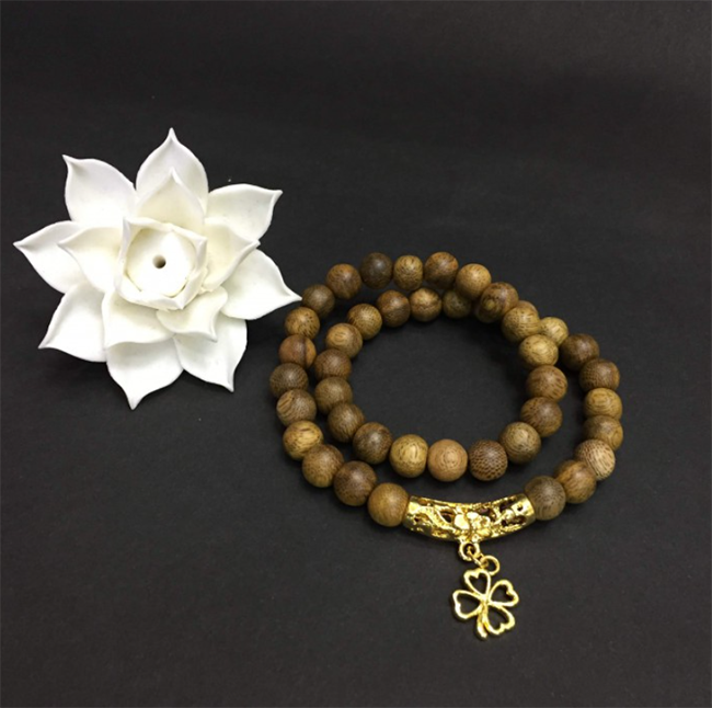 chuoi-tram-huong-mix-co-4-la-tuong-trung-cho-su-may-man-thuan-loi-trong-cuoc-song