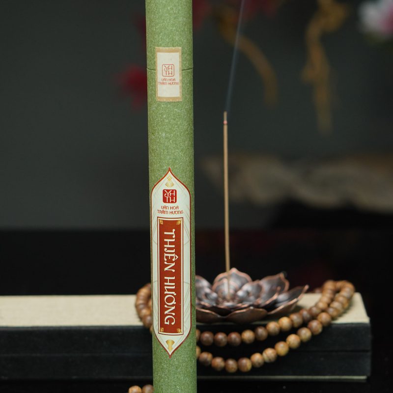 Tỏa hương ngọt sâu, dịu nhẹ, thanh thoát, không gắt, lưu hương lâu trong không gian