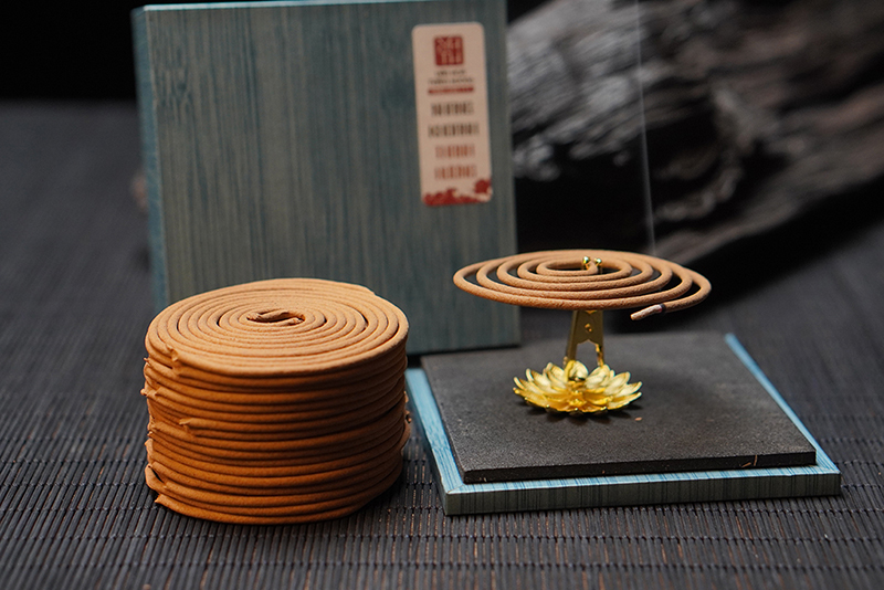 Hương vòng hay còn gọi là nhang vòng