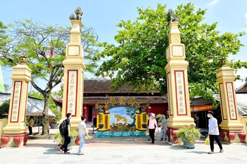 Đền Ông Hoàng Mười Nghệ An