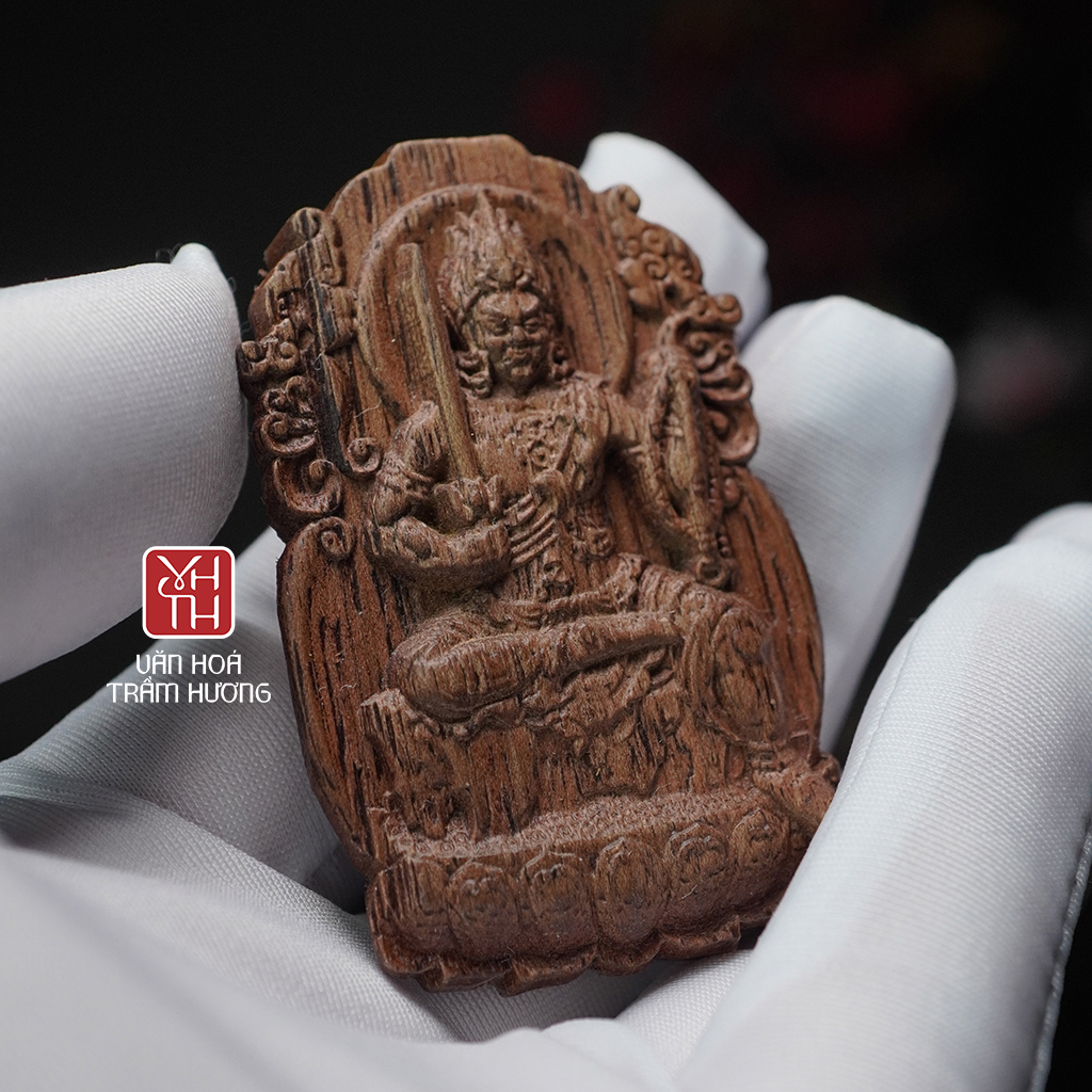 Mặt Phật trầm hương không chỉ là vật phẩm phong thủy mà còn là món trang sức tâm linh quý giá