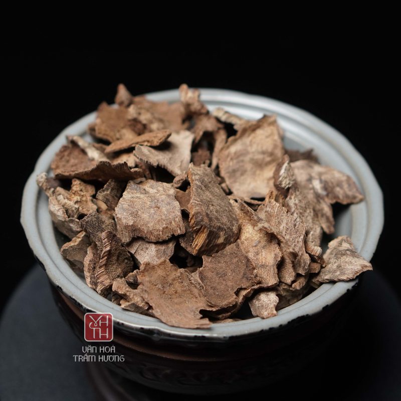 Công dụng của trầm miếng chân sam loại nhiều dầu Công dụng của trầm miếng chân sam loại nhiều dầu