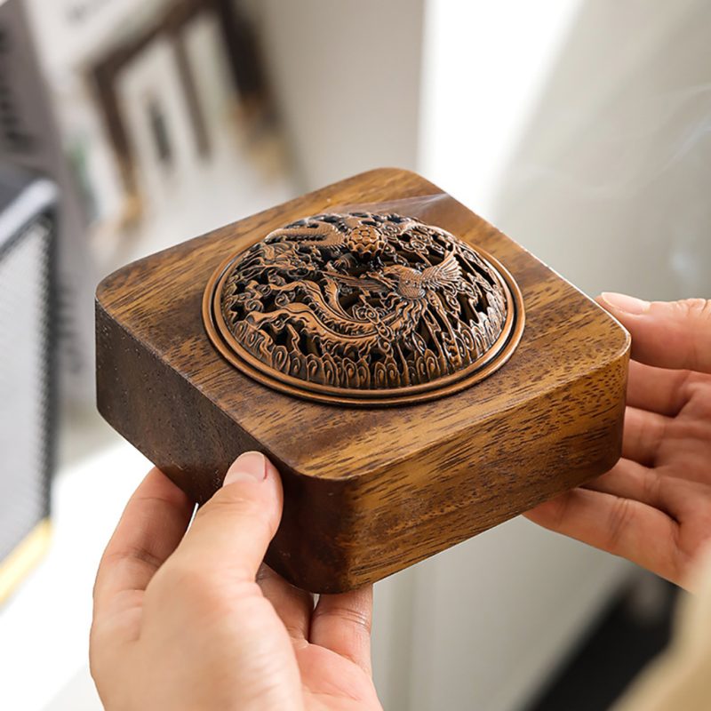 Lư xông trầm bằng gỗ được chế tác từ các loại gỗ cao cấp