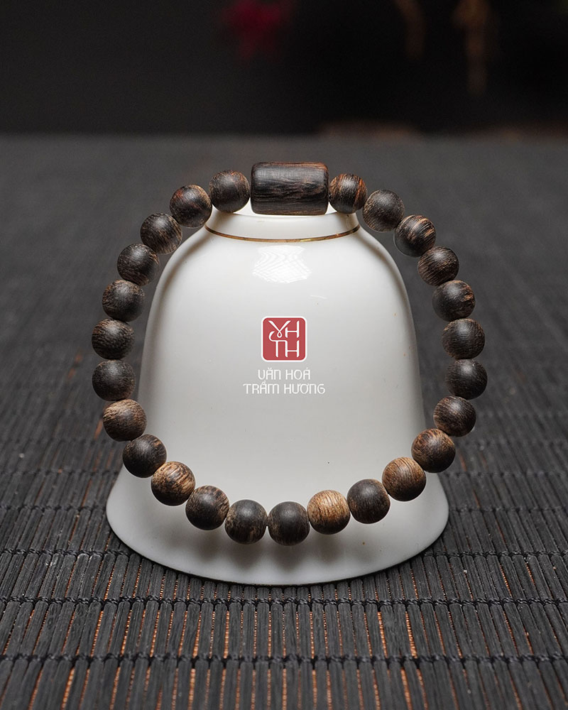 Vòng tay trầm hương 6 ly chìm hiếm