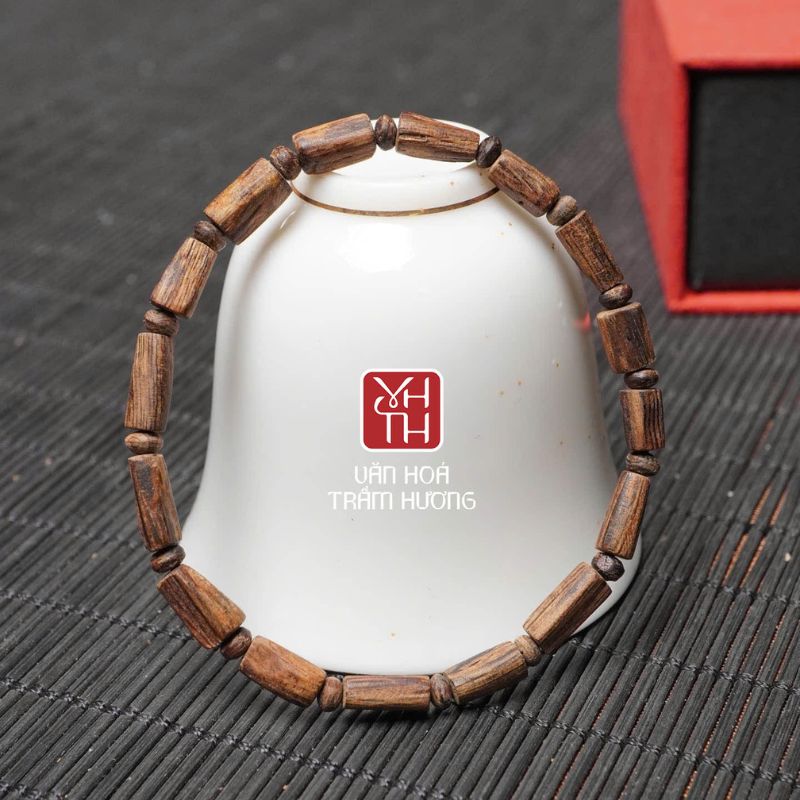 Vòng tay trầm hương chìm nước cho nữ siêu mùi Vòng tay trầm hương chìm nước cho nữ siêu mùi