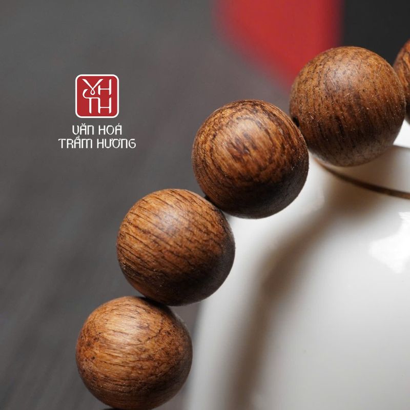 Hạt tròn 8mm, phù hợp cho cả nam và nữ