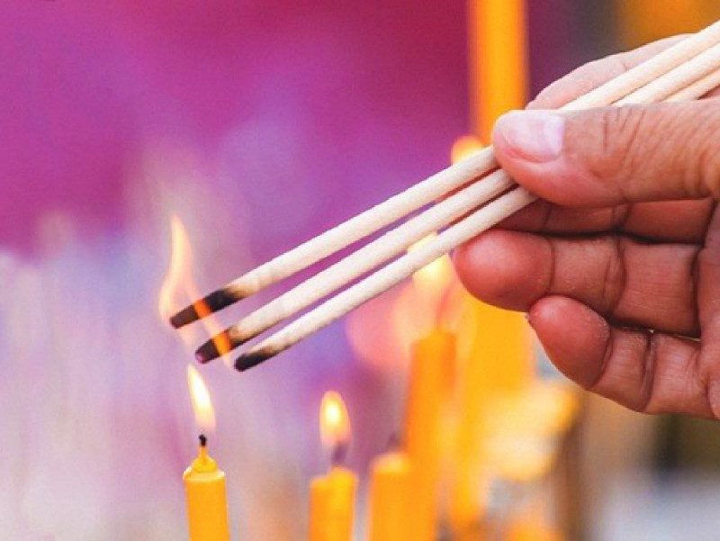 Có nên thắp hương hàng ngày không?