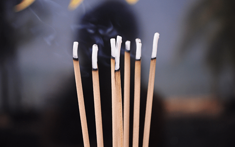 Những lưu ý quan trọng khi thắp nhang Những lưu ý quan trọng khi thắp nhang